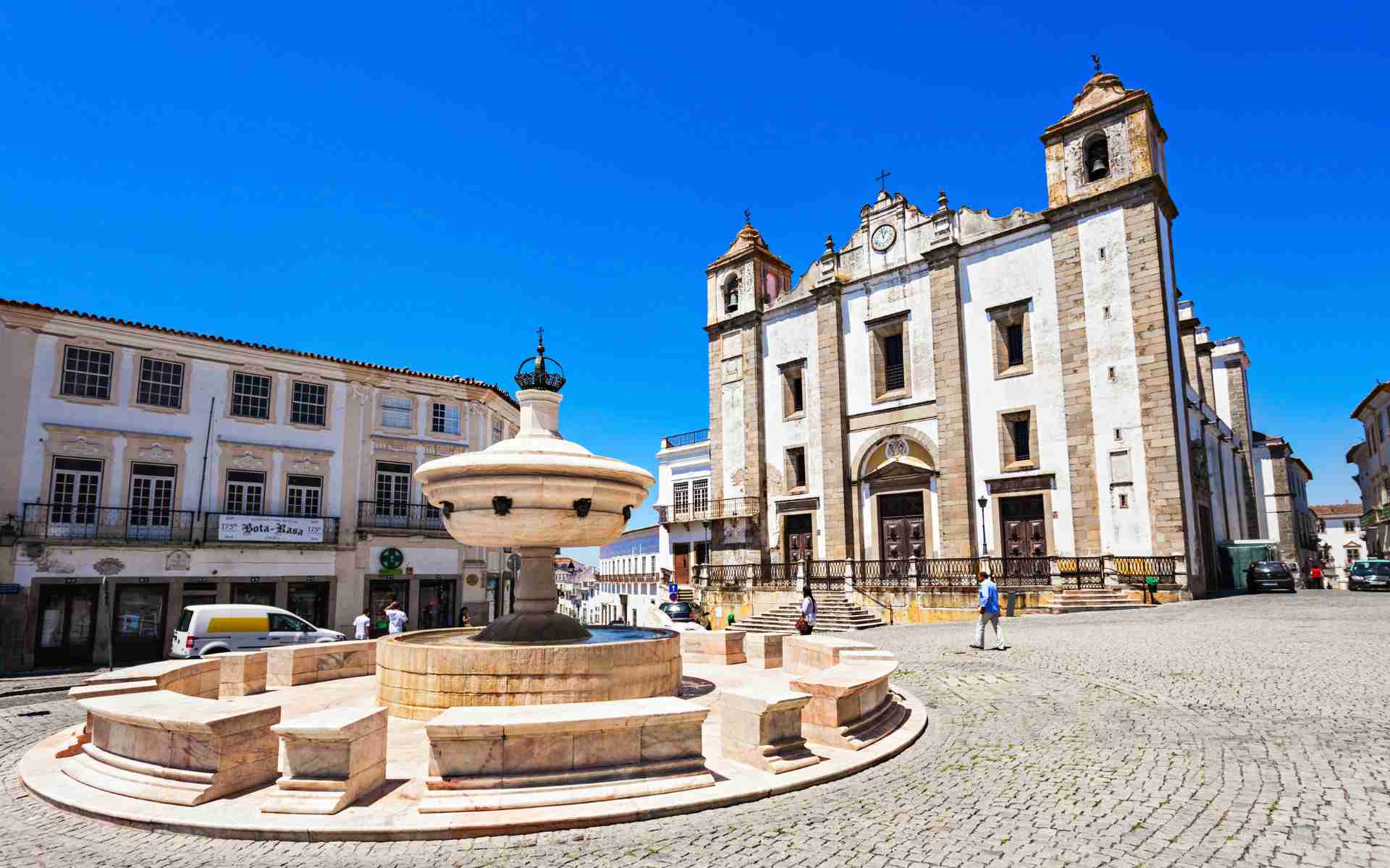 Praça do Giraldo Évora